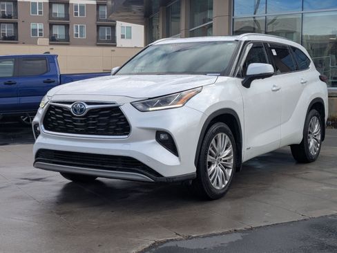 Used 2023 Toyota Highlander Platinum image 9