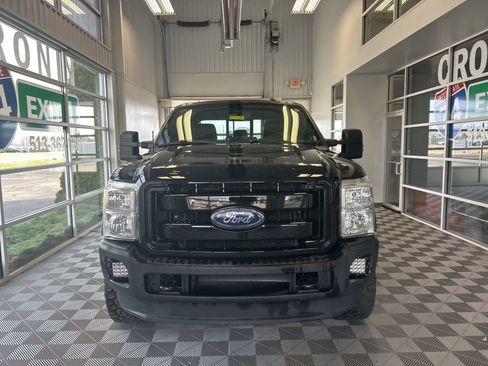 Used 2015 Ford F350 Lariat image 2