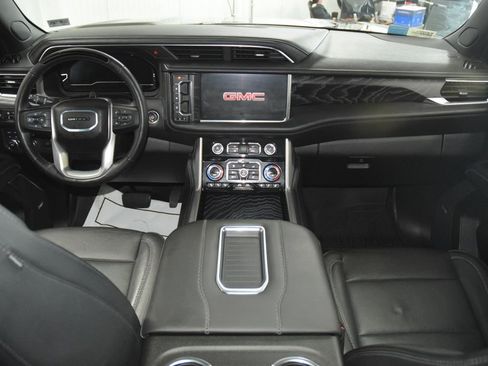 Used 2024 GMC Yukon XL Denali w/ Advanced Technology Package AWD/4WD image 32