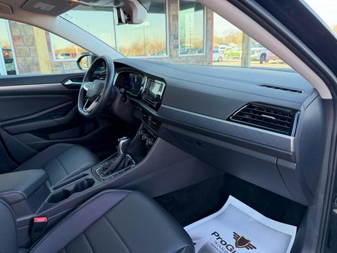 Used 2024 Volkswagen Jetta SE image 20