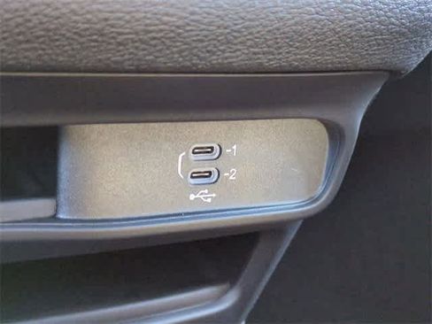 New 2026 Chrysler Pacifica Select image 32