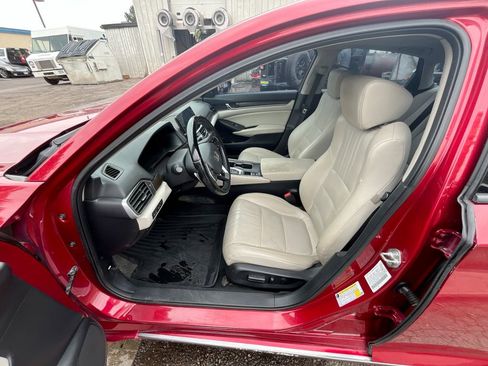 Used 2019 Honda Accord Touring image 16