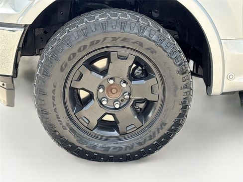 Used 2018 Ford F150 Lariat w/ Equipment Group 502A Luxury AWD/4WD image 33