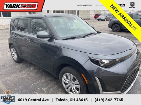 Used 2025 Kia Soul LX FWD image 1