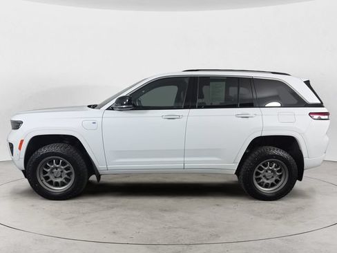 Used 2022 Jeep Grand Cherokee Overland w/ Luxury Tech Group IV AWD/4WD image 8