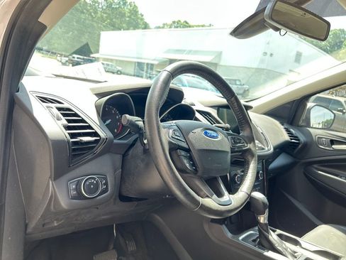 Used 2017 Ford Escape Titanium image 10