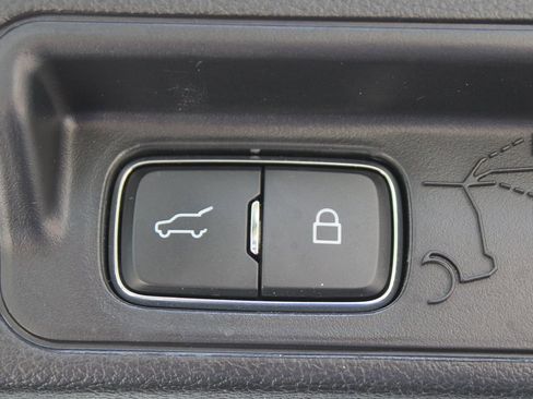 Used 2022 Ford Explorer Limited image 9