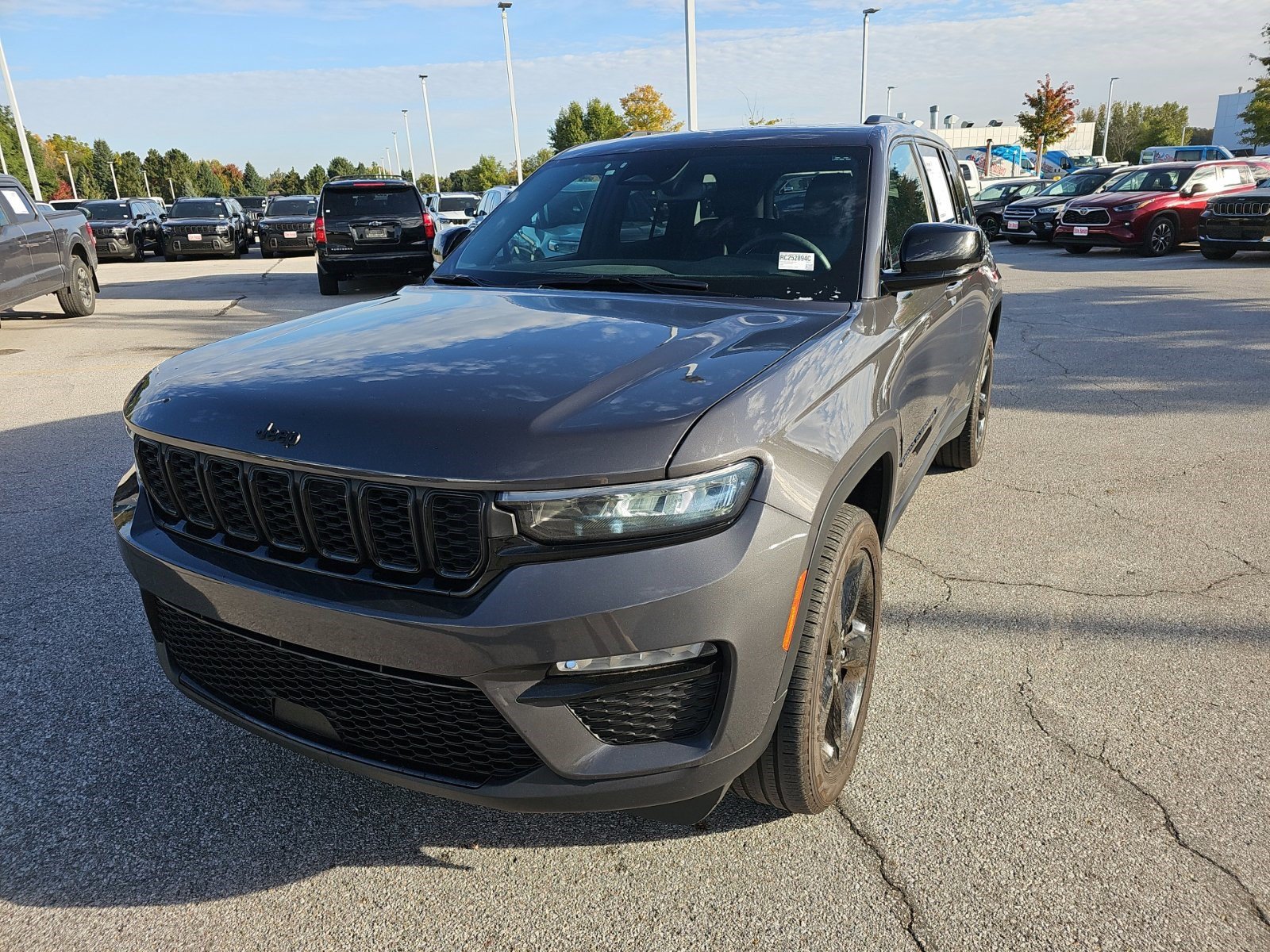 Used 2024 Jeep Grand Cherokee Limited w/ Black Appearance Package AWD/4WD image 2