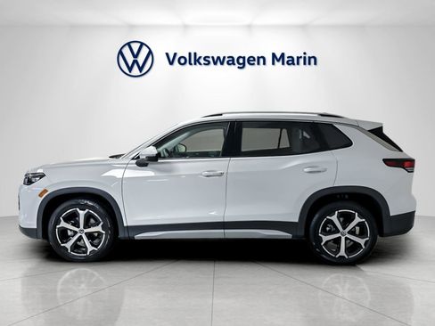 New 2026 Volkswagen Tiguan SE image 2