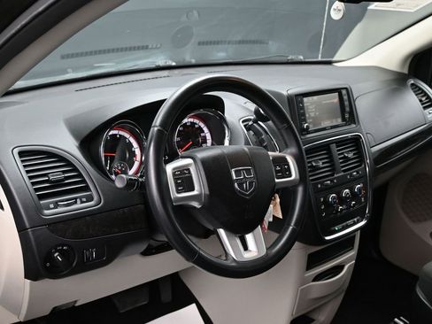 Used 2017 Dodge Grand Caravan SE w/ Power Window Group image 17