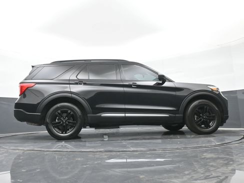 Used 2023 Ford Explorer XLT image 46