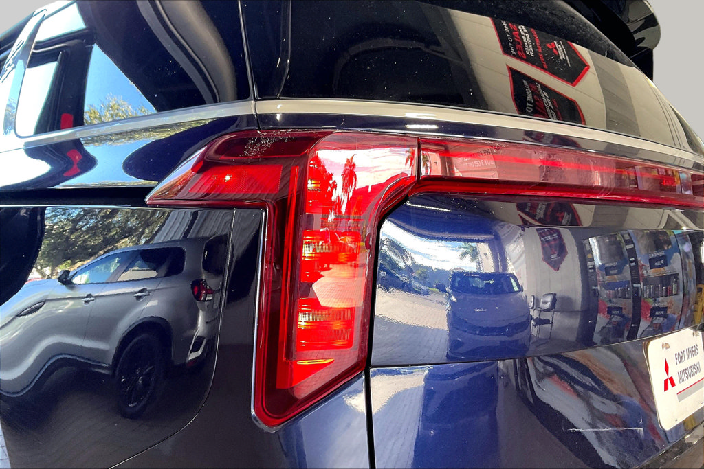 Used 2026 Kia Carnival FWD image 19