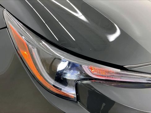 Used 2025 Toyota Corolla LE image 28