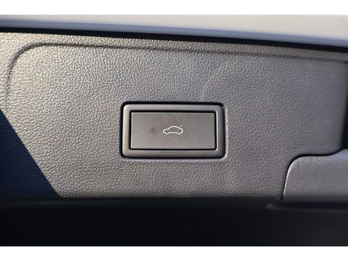 Used 2025 Volkswagen Atlas Cross Sport SE image 8