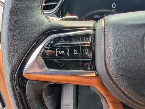Used 2023 Jeep Grand Cherokee L Summit AWD/4WD image 9