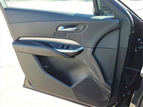 Used 2025 Cadillac XT4 Premium Luxury image 19