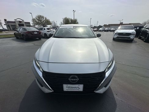 Used 2024 Nissan Altima 2.5 SV FWD image 25