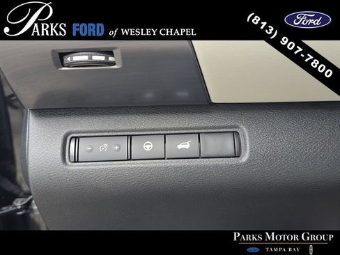 Used 2023 Nissan Pathfinder SL AWD/4WD image 27