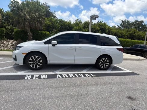 Used 2025 Honda Odyssey EX-L image 2