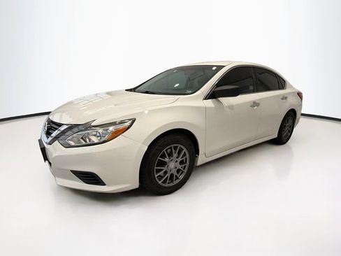 Used 2017 Nissan Altima 2.5 S w/ Power Driver Seat Package FWD image 3