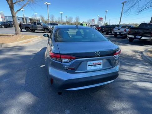 Used 2021 Toyota Corolla LE image 12