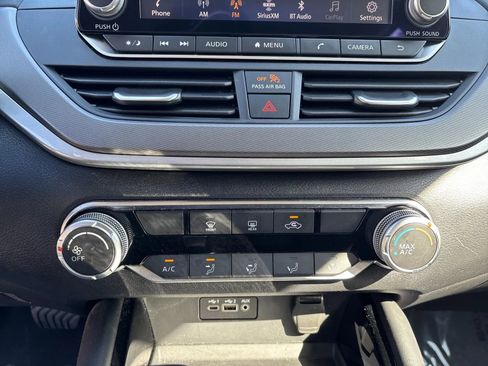 Used 2025 Nissan Altima 2.5 SR FWD image 18