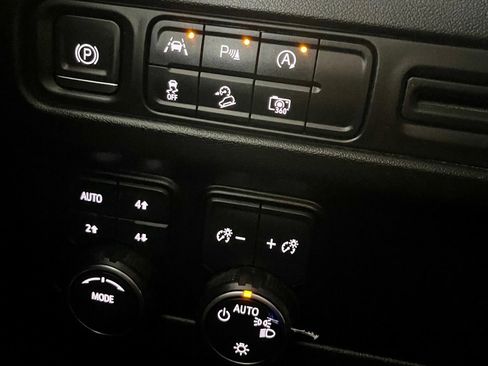 Used 2023 Chevrolet Tahoe Z71 w/ Luxury Package image 12