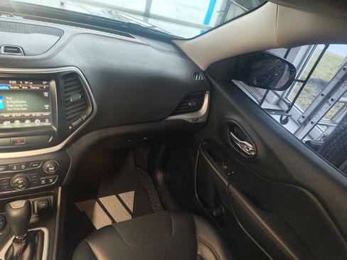 Used 2017 Jeep Cherokee Trailhawk w/ Comfort/Convenience Group image 13