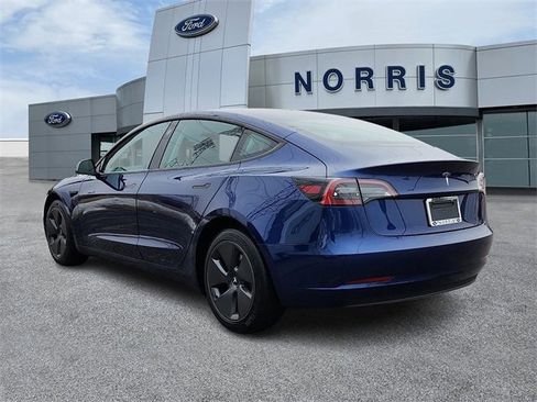 Used 2023 Tesla Model 3 Standard Range image 3