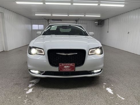 Used 2018 Chrysler 300 S w/ 300S Premium Group image 2