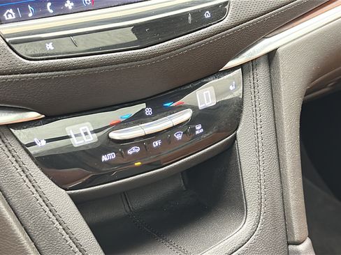 Used 2022 Cadillac XT5 Premium Luxury AWD/4WD image 22