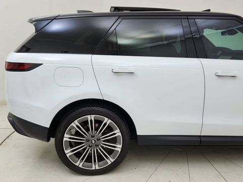 Used 2024 Land Rover Range Rover Sport SE image 12