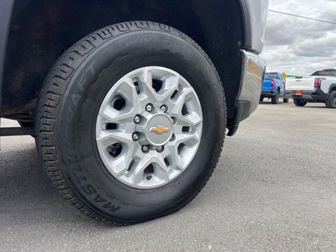 Used 2022 Chevrolet Silverado 2500 LT w/ Convenience Package image 2