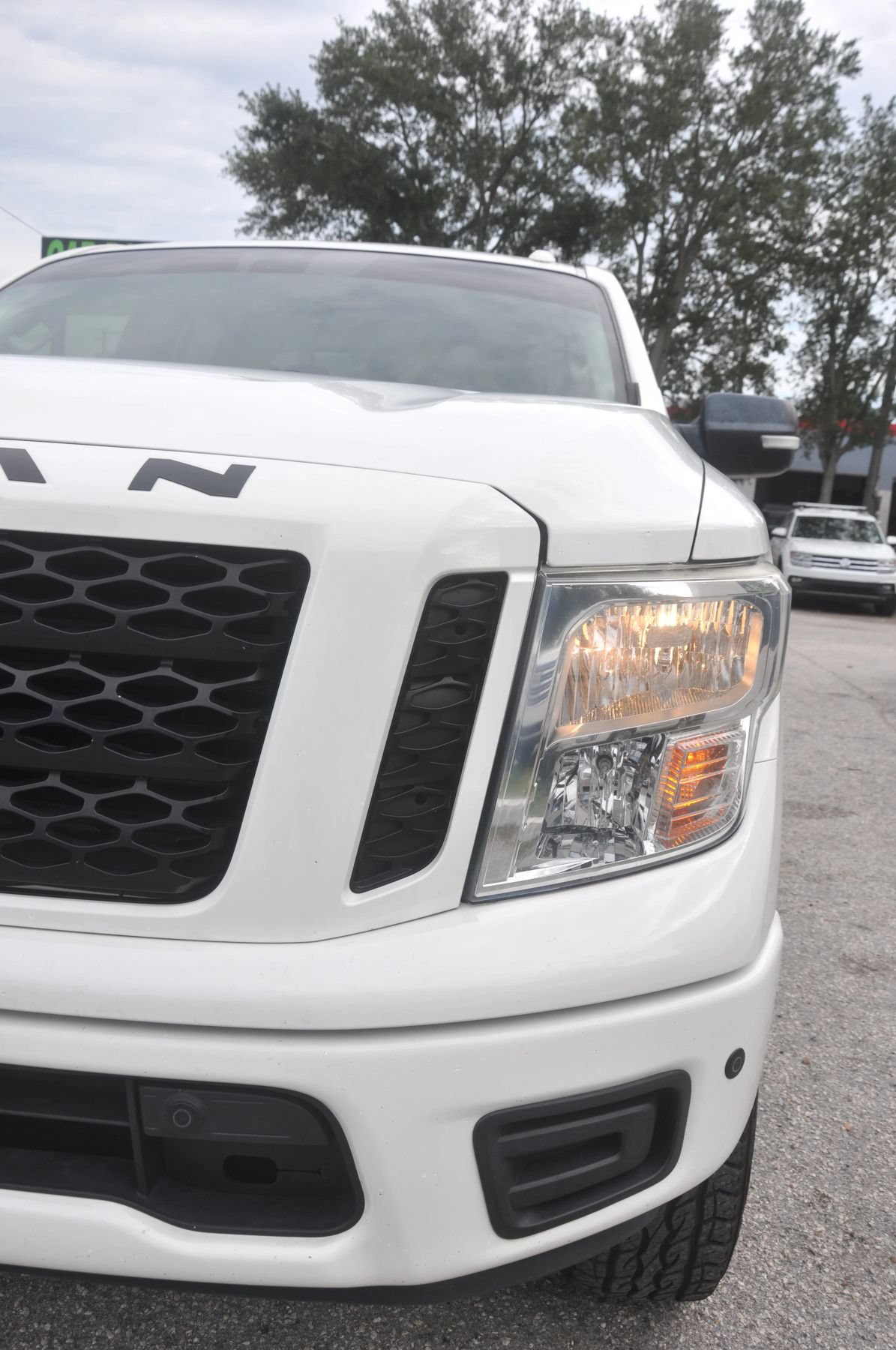 Used 2018 Nissan Titan SV w/ SV Convenience Package RWD image 32