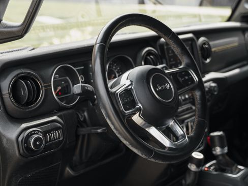 Used 2022 Jeep Wrangler Unlimited Sahara AWD/4WD image 9