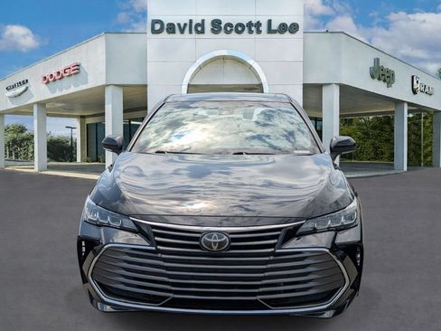 Used 2019 Toyota Avalon XLE w/ Moonroof Package FWD image 2