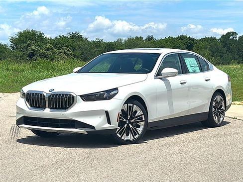 New 2026 BMW i5 eDrive40 RWD image 2