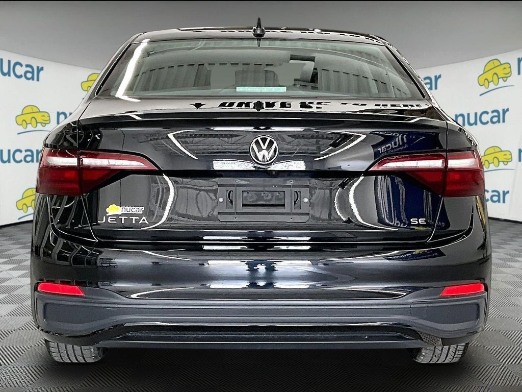 Used 2024 Volkswagen Jetta SE FWD image 5