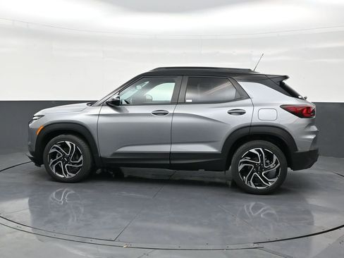 Used 2025 Chevrolet TrailBlazer RS FWD image 2