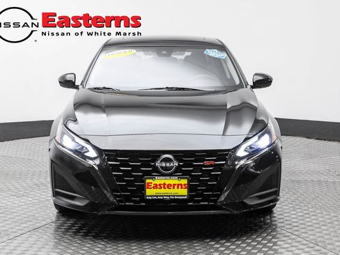 Used 2023 Nissan Altima 2.5 SR w/ SR Premium Package image 3