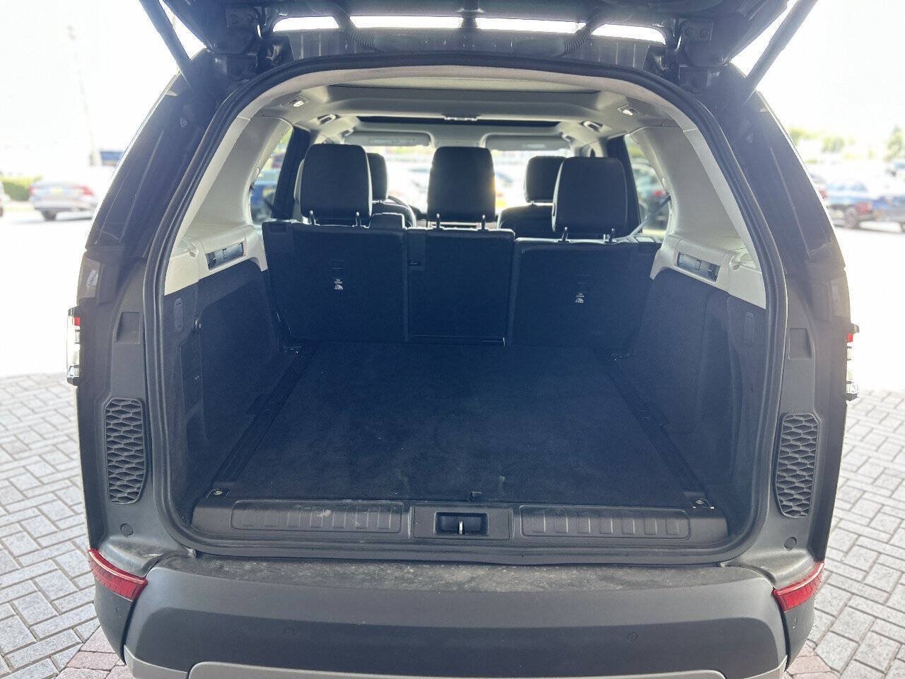 Used 2018 Land Rover Discovery SE AWD/4WD image 79