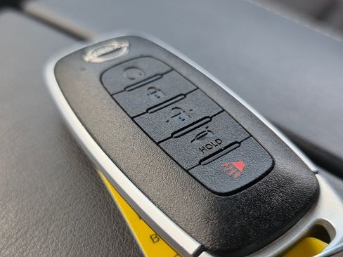 Used 2025 Nissan Rogue SL w/ Tech Package image 32