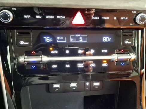 Used 2024 Kia Carnival SX image 19