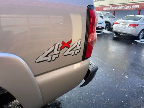 Used 2004 Chevrolet Silverado 2500 LT w/ Heavy-Duty Power Package image 9