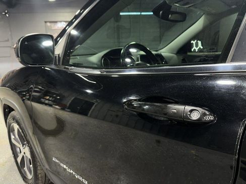 Used 2019 Jeep Cherokee Limited w/ Luxury Group image 5