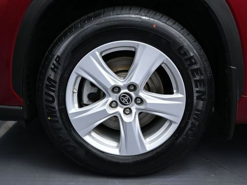 Used 2021 Toyota Highlander LE image 11