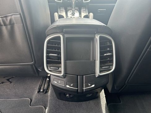 Used 2017 Porsche Cayenne AWD/4WD image 14