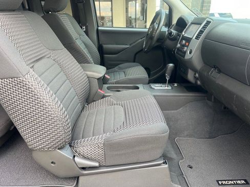Used 2021 Nissan Frontier SV image 28