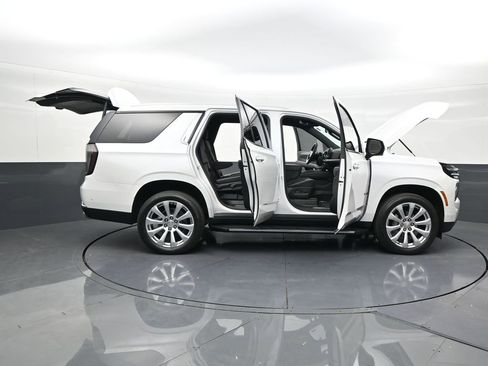 Used 2025 Chevrolet Tahoe Premier RWD image 30