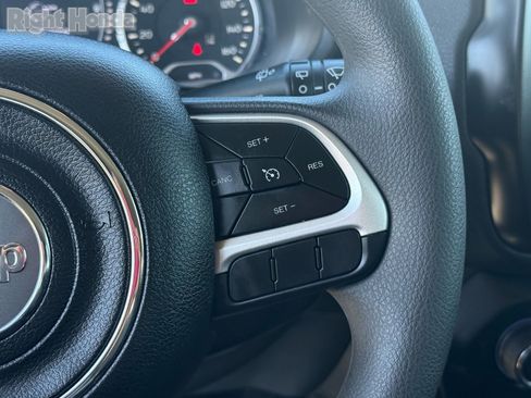 Used 2023 Jeep Renegade Latitude image 17